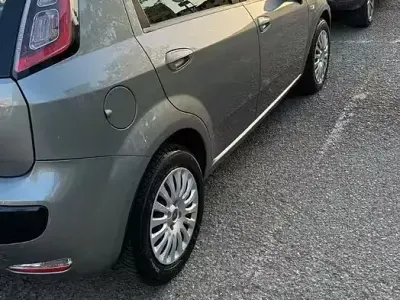Usata Fiat Punto 69 CV (50 kW) 2011 Grigio Utilitaria