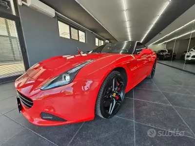 Usata Ferrari California 560 CV (411 kW) 2015 Rosso Cabrio