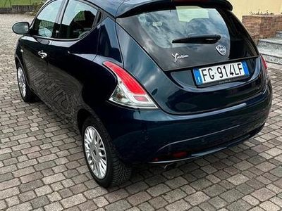 usata Lancia Ypsilon 1.2 69cv Blu con allestimento GOLD