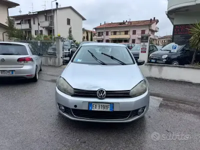 Usata VW Golf VI Comfortline 122 CV (89 kW) 2010 Grigio Utilitaria