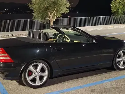 Usata Mercedes SLK320 218 CV (160 kW) 2000 Nero Cabrio