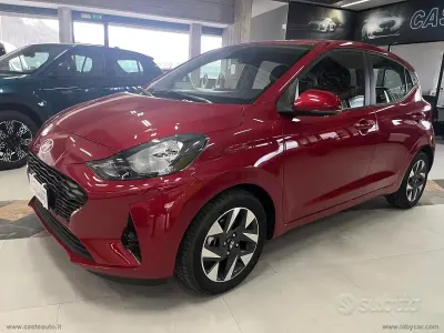 Nuova Hyundai i10 63 CV (46 kW) 2025 Rosso Utilitaria