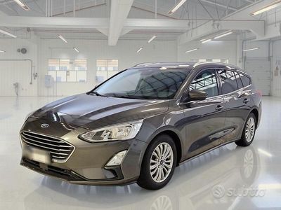 Begagnad Ford Focus Titanium 120 HK (88 kW) 2019 Grå Kombi