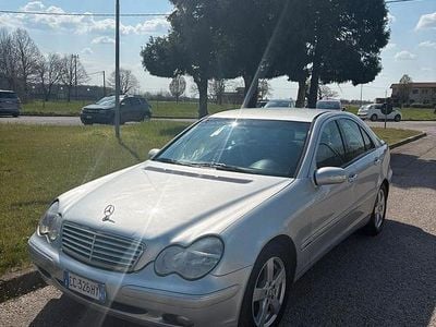 Usata Mercedes 220 Avantgarde 2002 Berlina