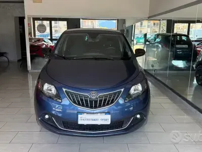 Begagnad Lancia Ypsilon Gold 69 HK (50 kW) 2022 Blå Halvkombi