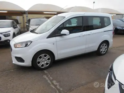 Begagnad Ford Tourneo Connect 100 HK (73 kW) 2019 Vit Minibuss