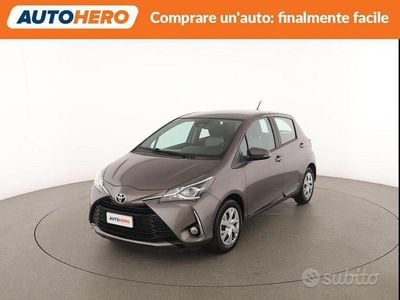 Usata Toyota Yaris Active 70 CV (51 kW) 2017 Grigio Berlina