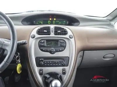 Usata Citroën Xsara Picasso Elegance 90 CV (66 kW) 2002 Grigio Monovolume