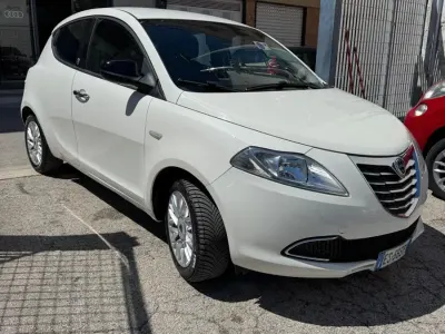 Usata Lancia Ypsilon Gold 69 CV (50 kW) 2013 Bianco Utilitaria