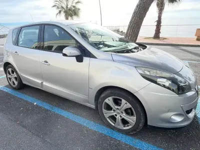 Usata Renault Scénic III 110 CV (80 kW) 2010 Argento Monovolume