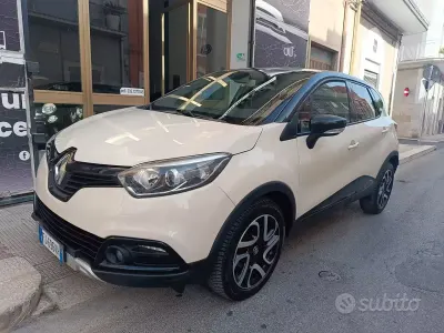Usata Renault Captur 90 CV (66 kW) 2017 Beige SUV