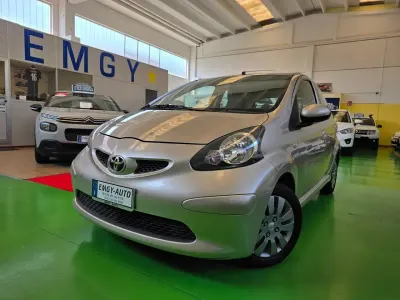 Usata Toyota Aygo 68 CV (50 kW) 2008 Oro Utilitaria
