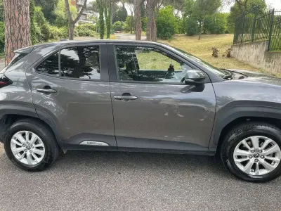 Usata Toyota Yaris Cross Active 92 CV (67 kW) 2022 Grigio SUV