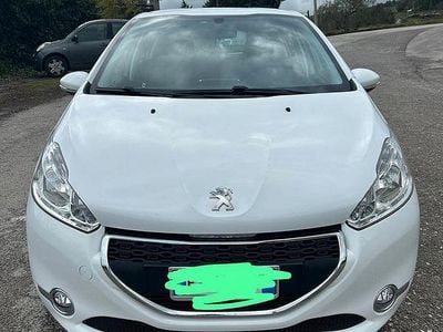 Usata Peugeot 208 82 CV (60 kW) 2014 Bianco Utilitaria