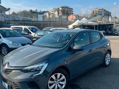 Usado Renault Clio V Intens 101 CV (74 kW) 2021 Gris Berlina