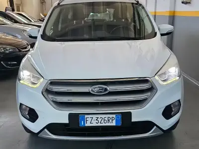 Usata Ford Kuga 120 CV (88 kW) 2019 Bianco SUV