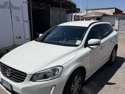 Usata Volvo XC60 R-Design Momentum 190 CV (139 kW) 2015 SUV