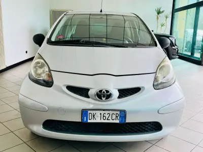 Usata Toyota Aygo Sol 68 CV (50 kW) 2007 Argento Utilitaria