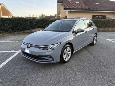 Usata VW Golf VIII Life 116 CV (85 kW) 2024 Grigio Berlina