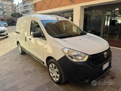 Usata Dacia Dokker 102 CV (75 kW) 2018 Bianco Monovolume