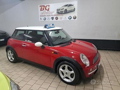 Usata Mini Cooper 116 CV (85 kW) 2002 Rosso Utilitaria