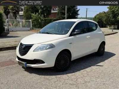 Usata Lancia Ypsilon Gold 69 CV (50 kW) 2014 Bianco Utilitaria