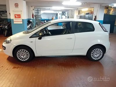 Usata Fiat Punto Evo 69 CV (50 kW) 2011 Bianco Utilitaria