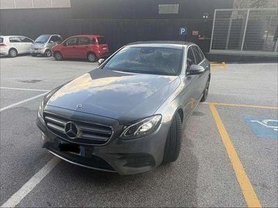 Usata Mercedes E220 AMG line 194 CV (142 kW) 2018 Grigio Berlina