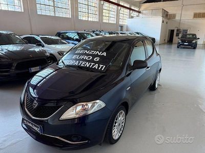 Usata Lancia Ypsilon Platinum 69 CV (50 kW) 2016 Blu Utilitaria