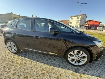 Usata Renault Scénic III 110 CV (80 kW) 2017 Nero Monovolume