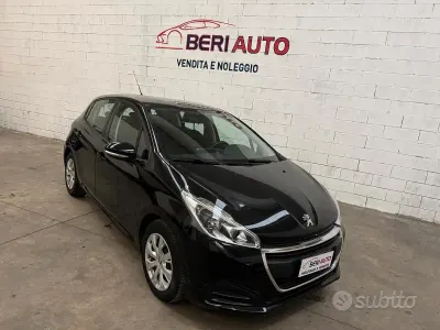Gebraucht Peugeot 208 Allure 75 PS (55 kW) 2017 Schwarz Kleinwagen