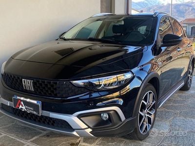 Usata Fiat Tipo Cross 101 CV (74 kW) 2021 Nero Berlina