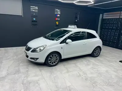 Usata Opel Corsa 75 CV (55 kW) 2010 Bianco Utilitaria