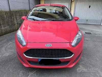 Begagnad Ford Fiesta 75 HK (55 kW) 2016 Röd Halvkombi
