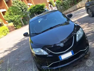 Usata Lancia Ypsilon Gold 69 CV (50 kW) 2016 Nero Utilitaria
