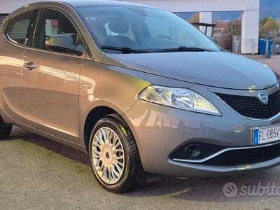 Usata Lancia Ypsilon Silver 69 CV (50 kW) 2017 Grigio Utilitaria