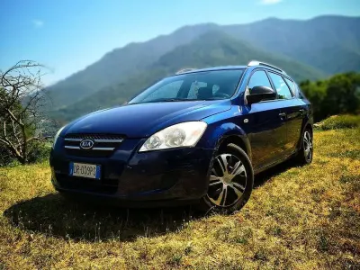 Usata Kia Ceed Sportswagon LX 122 CV (89 kW) 2008 Blu/azzurro Station wagon