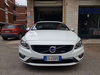 usata Volvo V60 2.0 d3 R-design Kinetic