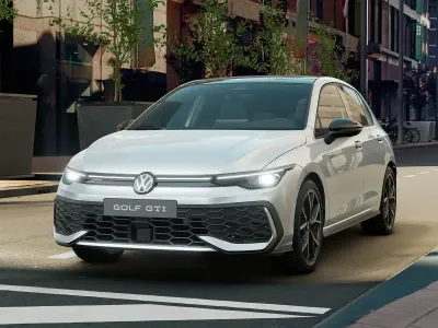 Nuova VW Golf VIII GTI 265 CV (194 kW) 2026 Dolomite silver metallizzato Berlina