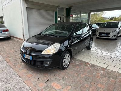 Usata Renault Clio II 75 CV (55 kW) 2007 Nero Berlina
