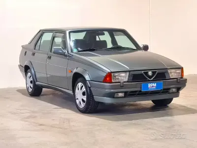 Usata Alfa Romeo 75 148 CV (108 kW) 1988 Verde Berlina