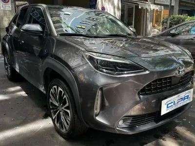 Usata Toyota Yaris Cross Lounge 92 CV (67 kW) 2022 Grigio SUV