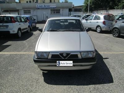 Usata Alfa Romeo 75 120 CV (88 kW) 1990 Argento metallizzato Berlina