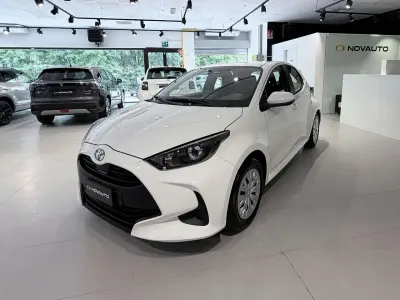Usata Toyota Yaris Hybrid Trend 92 CV (67 kW) 2025 Bianco Berlina