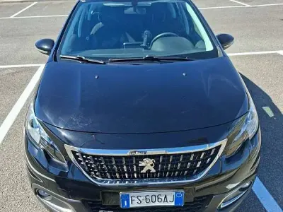 Usata Peugeot 2008 Active 83 CV (61 kW) 2018 Nero SUV