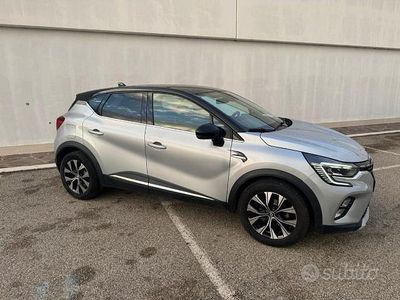 Usata Renault Captur Techno 100 CV (73 kW) 2023 Grigio SUV