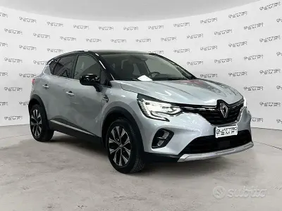 Usata Renault Captur Techno 101 CV (74 kW) 2023 Grigio SUV