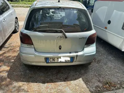 Usata Toyota Yaris 75 CV (55 kW) 2004 Blu Utilitaria