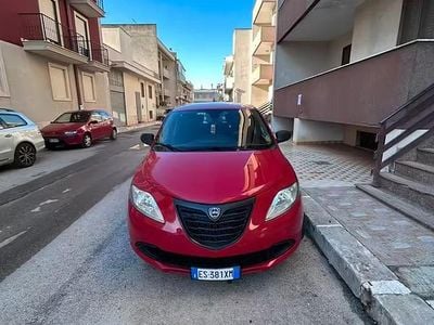 Usata Lancia Ypsilon Gold 69 CV (50 kW) 2013 Rosso Utilitaria