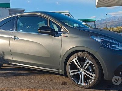 Usata 2016 Peugeot 208 Utilitaria | 14.000 € (Molto cara)
